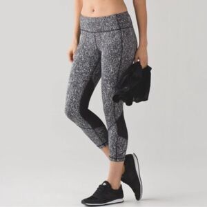 Lululemon Pace Rival Crop Black White size 4